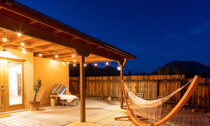 Monument Manor Casa | 🌵 Sukha Life Retreat - Beautiful Views, Close to JTNP Entrance w/Hot Tub 🌵
