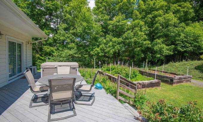 Lansing Cabina | Sullivan Farm at Helton Creek - Fire Pit - Foosball - Fireplace