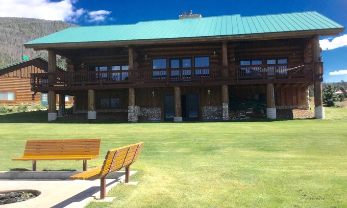 West Yellowstone Casa | HERMOSA CASA DE REGISTRO EN 5 ACRES! TOMANDO RESERVAS PARA EL VERANO 2020