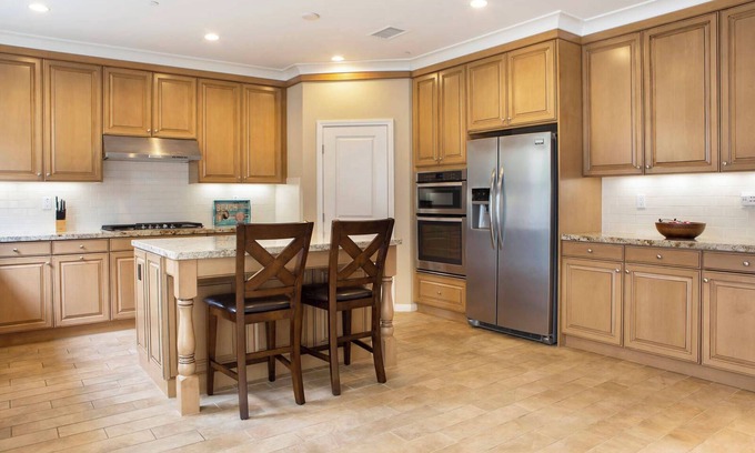 Stonegate Casa | Summer Blandness on Crestwick #7572