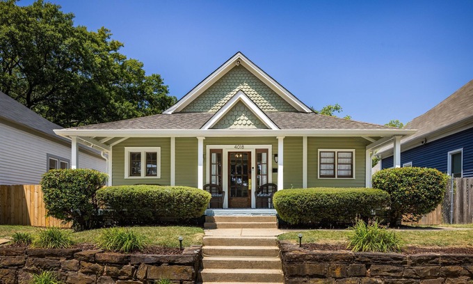 Forest Park Casa | Summer Breeze - 3BR/Backyard & Deck/Families