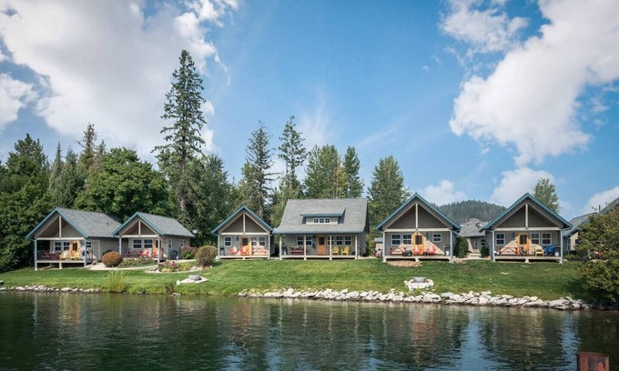 Dover Bay Casa | Summer Breeze - Lakefront Beach Bungalow
