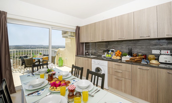 Mellieha Apartamento | Summer Breeze Superior Apartment with Terrace by Getaways Malta