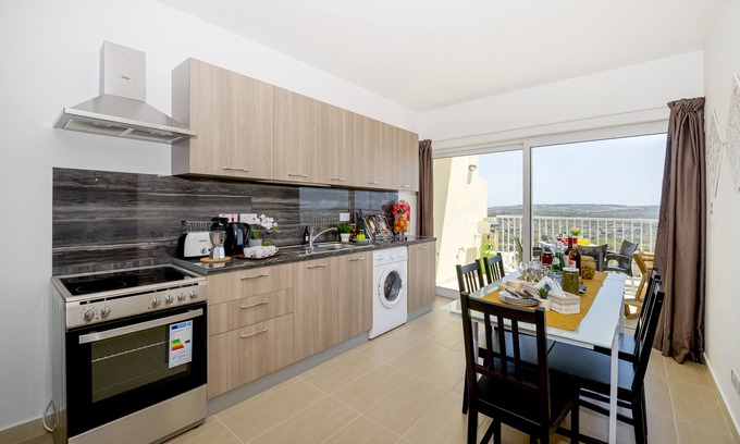 Mellieha Apartamento | Summer Breeze with Panoramic terrace by Getaways Malta