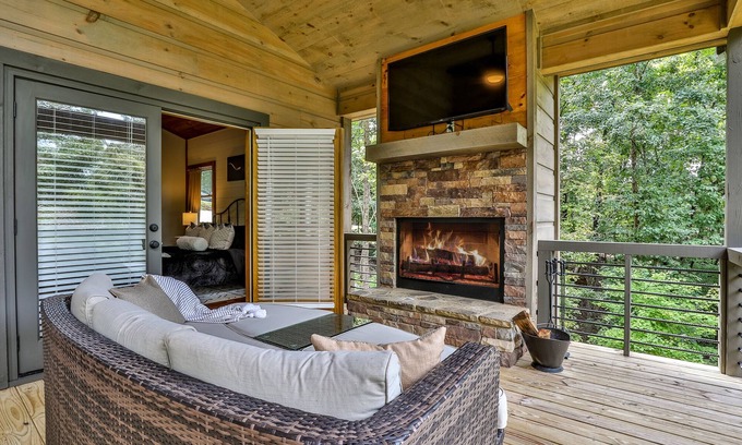 Ellijay Cabina | Summer cabin | Sleeps 8 + Hot Tub!