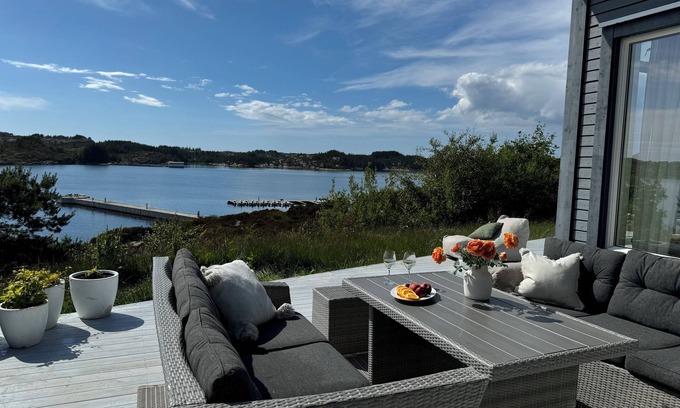 Steinsland Casa | Summer cottage with large terrace and panoramic views