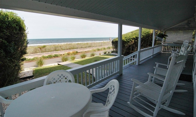 Kure Beach Casa | * $ OCT- 2 SEMANAS A LA IZQUIERDA $ * Enorme porche junto al mar cerca del muelle, FRENTE AL MAR, PASOS A LA PLAYA