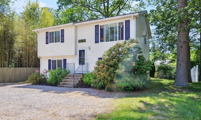Saunderstown Casa | SUMMER ESCAPE