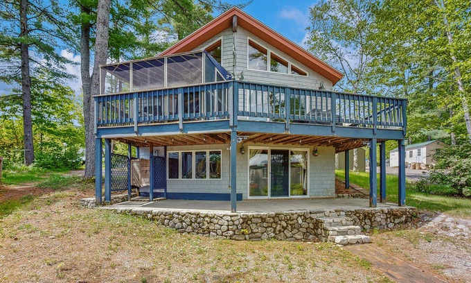 Naples Casa | Summer Fun, Lake View, Firepit, Outdoor grilling, walk to the lake