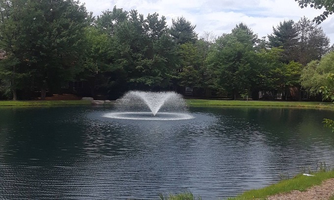 White Haven Chalet De Esquí | Summer fun, pool w/amenities in Lake Harmony at Jack Frost Mtn with Pond View