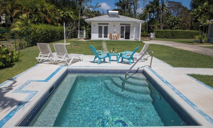 Gibbes Casa | Summer Getaway: 2Bed Bungalow with Private Pool