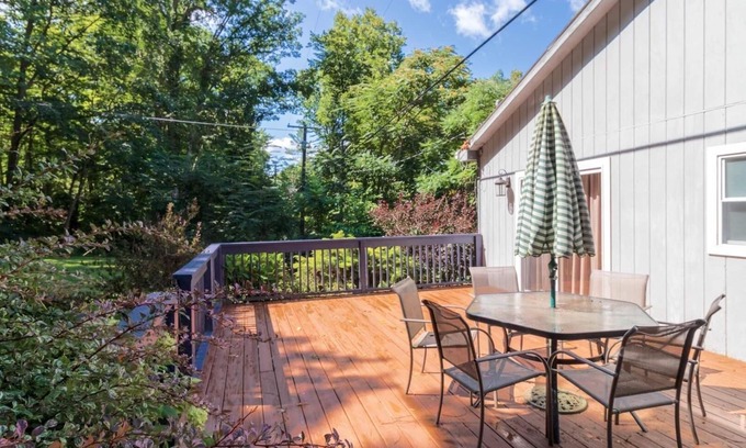 Hammondsport Casa | Summer Hideaway: "Preciosa casa rural durante todo el año con un toque de California"
