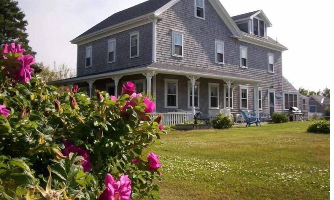 Block Island Casa | Summer Hill - 10 bedroom Block Island farm house