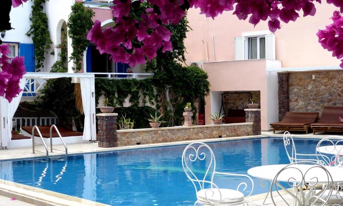 Kamari Hotel | Summer Holiday by Atalos Suites