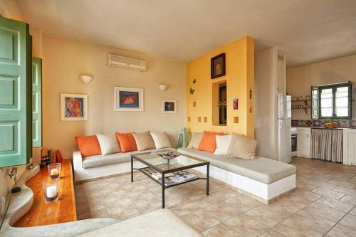 Kamari Casa | Summer House in Santorini