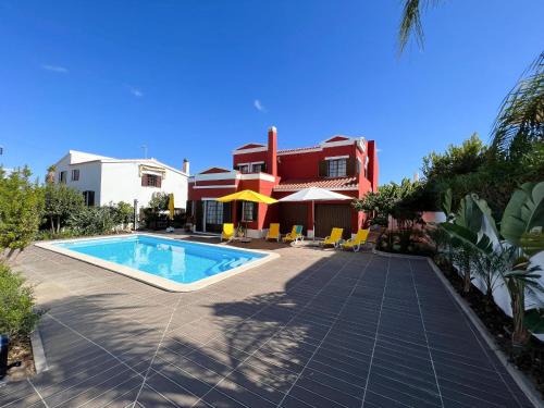 Gambelas Villa | Summer House with Private Pool