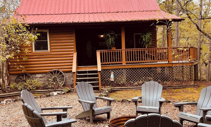 Bonnerdale Cabina | Ven a disfrutar del otoño en las Ouachitas !! ¡El follaje de otoño comienza pronto! ¡Reservar ahora!