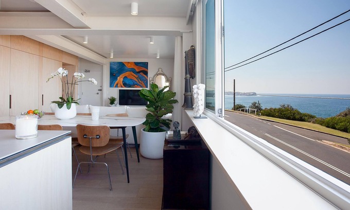 Bronte Apartamento | Summer Love Clovelly (IH) - Arty beachside 2 bedroom apartment with parking and ocean views