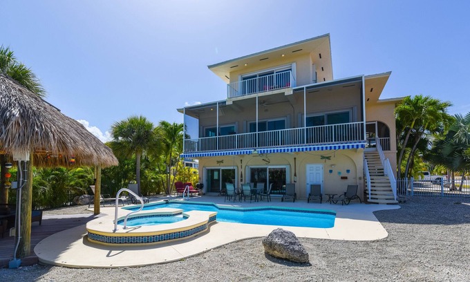 Summerland Key Casa | Inicio de la piscina en la tranquila isla privada de Cruikshank, Summerland Key, Florida