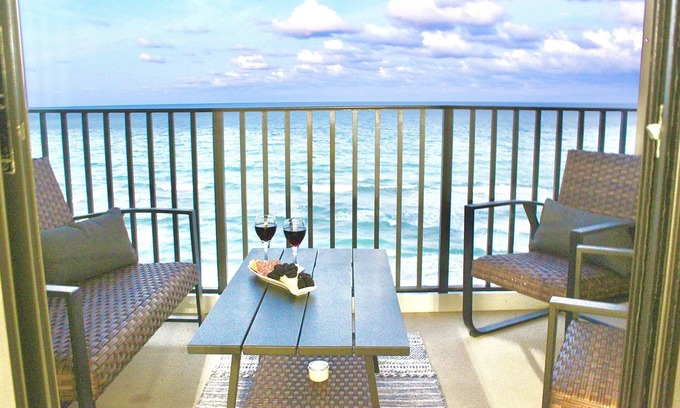 Hutchinson Island South Condominio | Summer Pricing! Sand Dollar Shores 7th Floor Oceanfront Condo