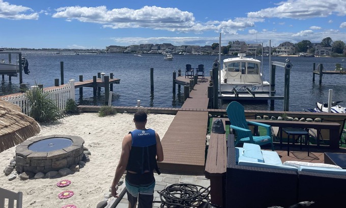 Osbornsville Casa | Summer Rental Beach House on Water