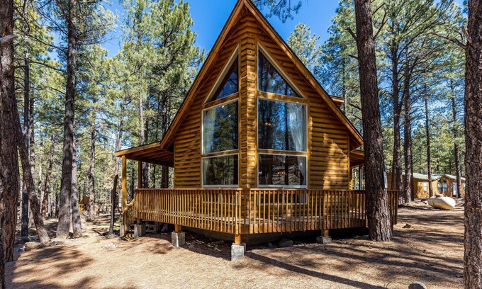 Williams Cabina | Summer Retreat at Moose Manor: Luxury and Adventure Near the Grand Canyon
