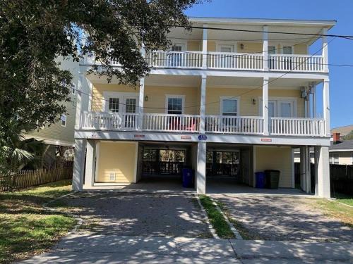 Surfside Beach Casa | Summer's Den Home