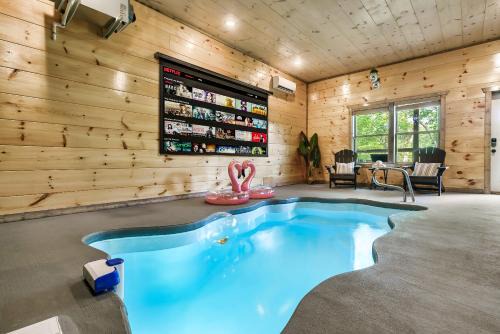 Sevierville Casa | Summer Sale, Indoor Pool, Pet Stays Free, Movie, HotTub