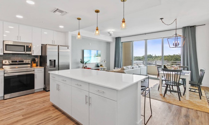 North Trail Condominio | Summer Special! 1/1.5 Penthouse at The Strand – Water View
