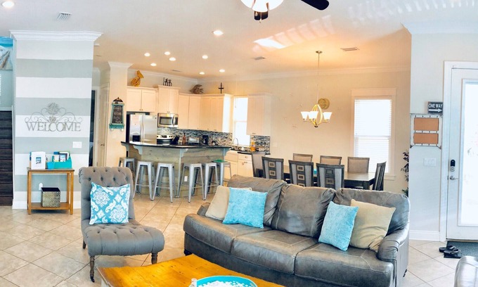 Villages of Crystal Beach Casa | Emerald Escape: 5 Kings, 4 Dbls, 6 Baths, HeatedLagoonPool FREE beach shuttle