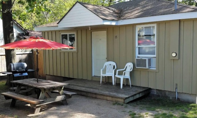 Wasaga Beach Cabaña | SUMMERHILL
