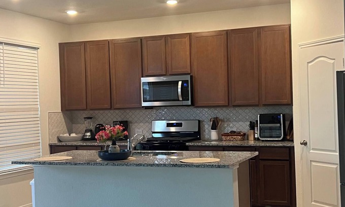 Iowa Colony Casa | Summerhouse Villa 4br 2 and Half ba Home