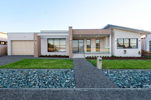 Diamond Beach Casa | Summerland 10