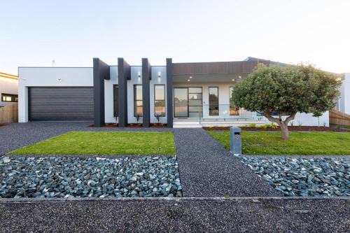 Diamond Beach Casa | Summerland 8