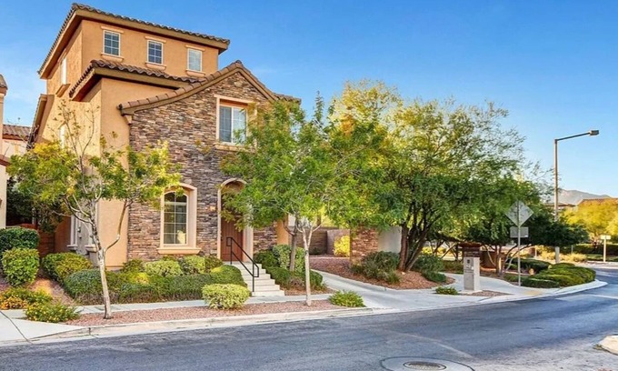 Summerlin South Casa | Summerlin home w/ mountain vistas! Close to Red Rock and Downtown Summerlin