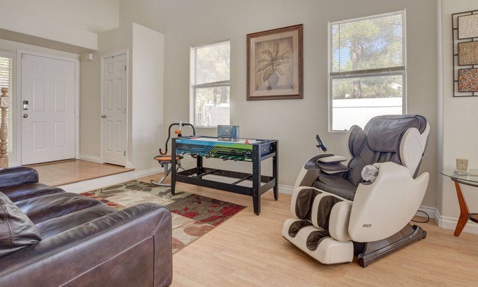 Summerlin South Casa | Summerlin.Pool.Sauna.Jacuzzi.Massage Chair. Sparkling.Serene.4Bdr 2King8TwinBed
