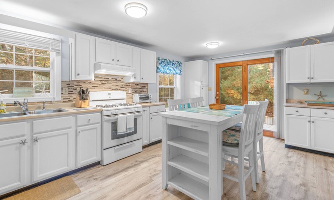 Summersea Casa | Summersea – Charming 4 BDR in Golf Community, Steps to Ockway Bay