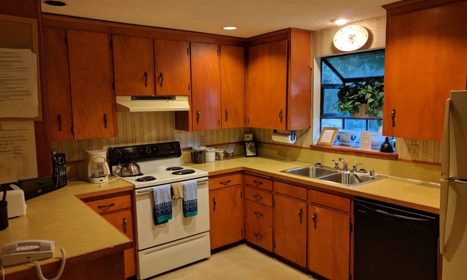 Ashford Apartamento | Summit Suite At Forest House with Kitchen (NO Pets)