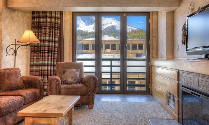 Big Sky Condominio | Summit View- Ski in/Out, Pool and Hot Tub!