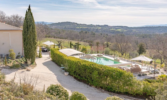 Murs Villa | Suntuosa bastida de 5 estrellas con vistas al Luberon, piscina, jardín y Wi-Fi.