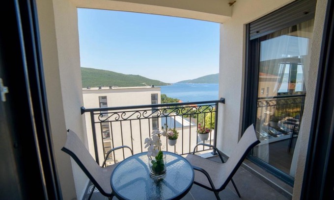 Zelenika Apartamento | Sunčane skale