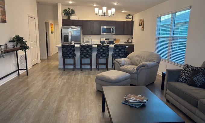 Okahumpka Casa | Sun and FUN 2-bedroom house in charming The Villages with WiFi, AC