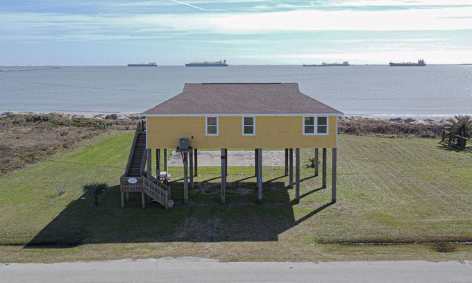 Galveston Casa | Sol y luna: esta linda y asequible casa frente al mar est�� cerca del ferry.