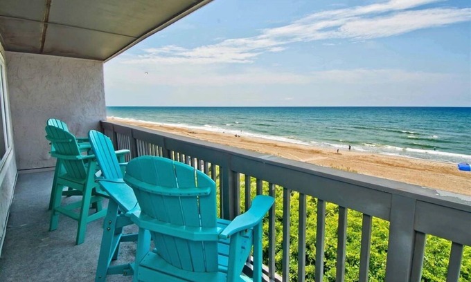 Pine Knoll Shores Condominio | Sun Bay 6 - Oceanfront Condo in Atlantic Beach, NC!