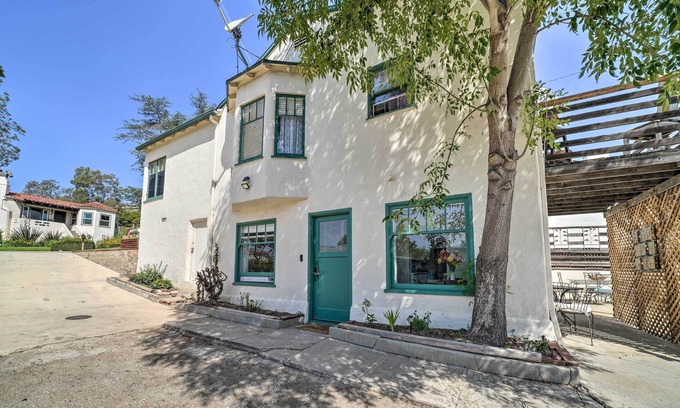 Santa Paula Apartamento | Sun-Dappled Santa Paula Abode, 16 Mi to Beach