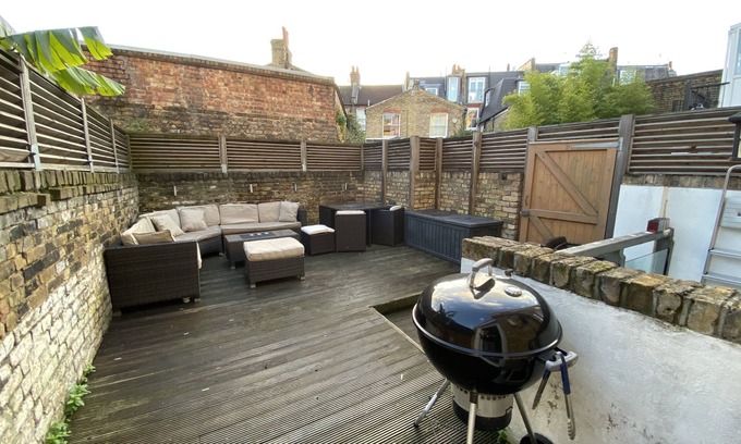 Munster Apartamento | Sun-drenched Deck Quaint, Spacious 2bed 2bath