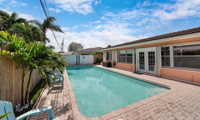 Coral Ridge Isles Casa | Sun-filled house by PMI