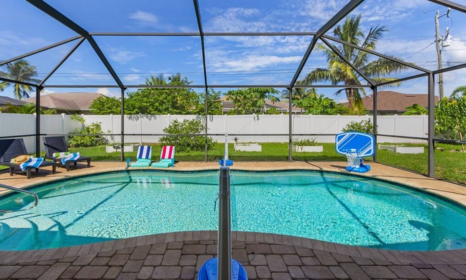 Pelican Casa | Sun, Fun & Relaxation Await with Heated Pool, Lanai & Spacious Comfort – K La Vie - Roelens