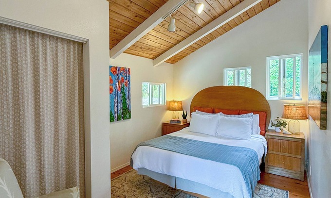 Hawi Apartamento | Sun kissed 1-bedroom apartment minutes from Hawi.