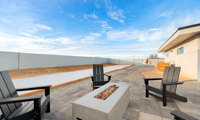 Joshua Tree Casa | 🌵 Sun Oro Joshua Tree - Hot Tub, BBQ, Fire Pit & Gameroom - A Private Desert Oasis 🌵